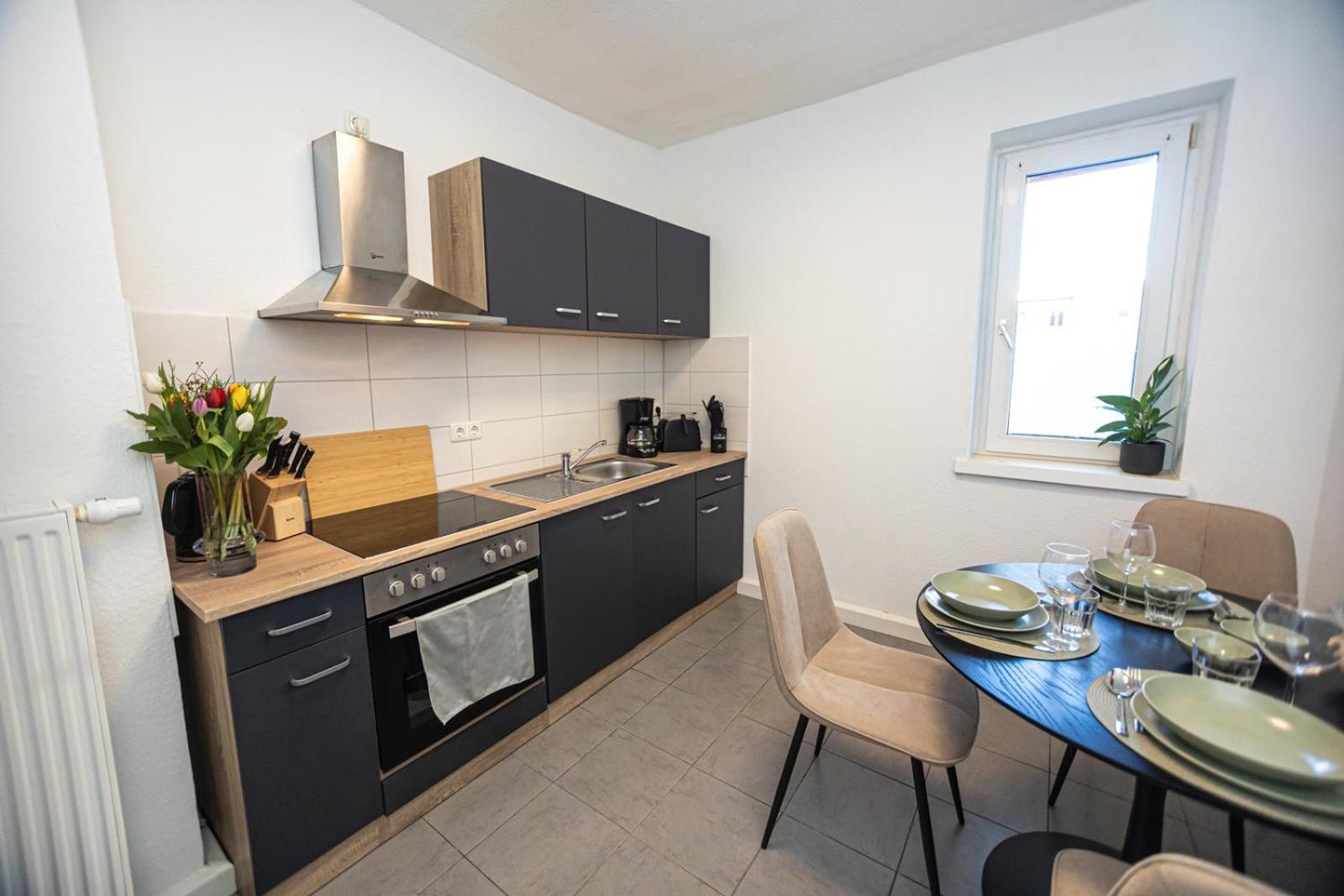 Blossfeld-Apartments Geraeumige Stadtoase Mitten Im Zentrum Mit 3 Schlafzimmern, Gratis Parkplatz, W-Lan, Netflix جينا المظهر الخارجي الصورة